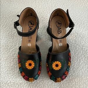 Black Floral Embroidered Huaraches